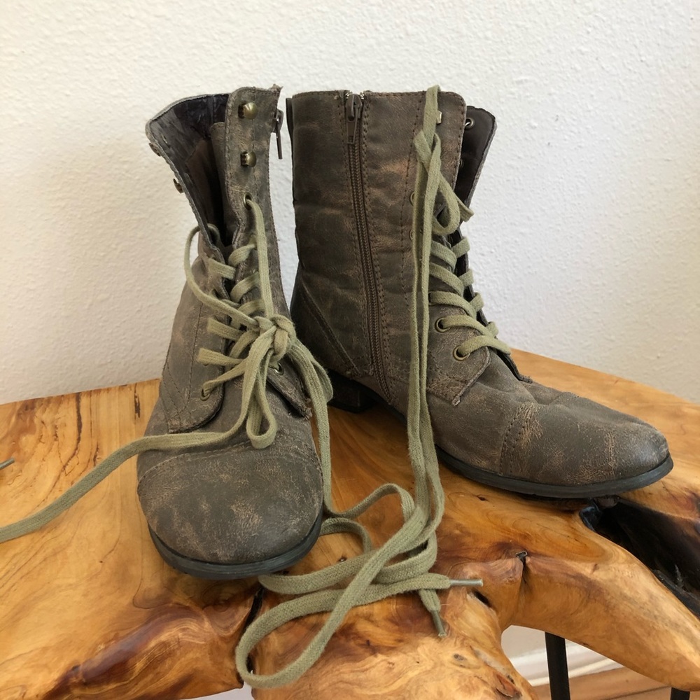 Distressed Zip Up Combat Boots
